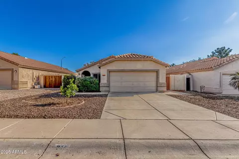 215 N Tiago Dr, Gilbert, AZ 85233