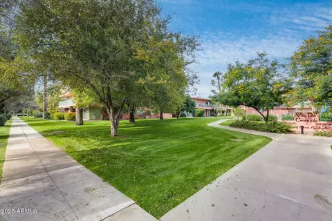 Exterior - 146 E Coronado Rd #40, Phoenix, AZ 85004 photo 2 of 9