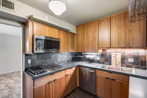 Kitchen - 146 E Coronado Rd #40, Phoenix, AZ 85004 photo 1 of 4