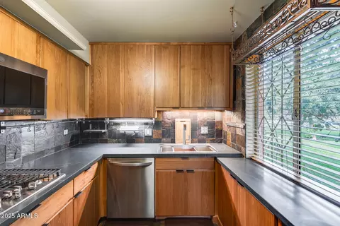 Kitchen - 146 E Coronado Rd #40, Phoenix, AZ 85004 photo 2 of 4