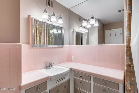Bath - 146 E Coronado Rd #40, Phoenix, AZ 85004 photo 4 of 4