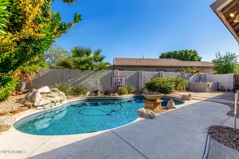 Exterior - 2432 E Darrel Rd, Phoenix, AZ 85042 photo 7 of 10