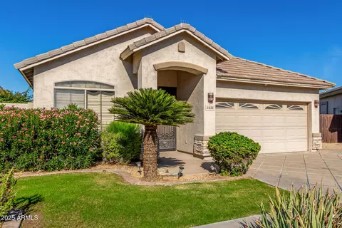 Exterior - 2432 E Darrel Rd, Phoenix, AZ 85042 photo 4 of 10