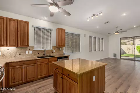 Kitchen - 2432 E Darrel Rd, Phoenix, AZ 85042 photo 2 of 4