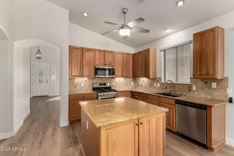 Kitchen - 2432 E Darrel Rd, Phoenix, AZ 85042 photo 3 of 4