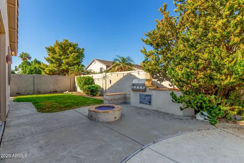 Exterior - 2432 E Darrel Rd, Phoenix, AZ 85042 photo 8 of 10
