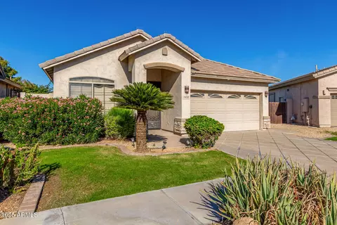 Exterior - 2432 E Darrel Rd, Phoenix, AZ 85042 photo 3 of 10
