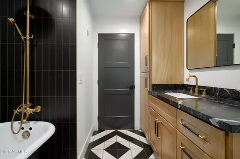 Bath - 1309 S 1st Ave, Phoenix, AZ 85003 photo 4 of 4