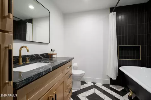 Bath - 1309 S 1st Ave, Phoenix, AZ 85003 photo 3 of 4