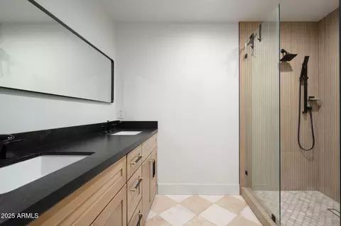 Bath - 1309 S 1st Ave, Phoenix, AZ 85003 photo 1 of 4