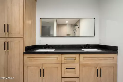Bath - 1309 S 1st Ave, Phoenix, AZ 85003 photo 2 of 4