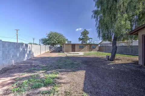 Exterior - 4802 S 35th Dr, Phoenix, AZ 85041 photo 4 of 7