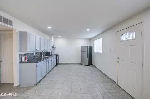 Kitchen - 4802 S 35th Dr, Phoenix, AZ 85041 photo 2 of 3
