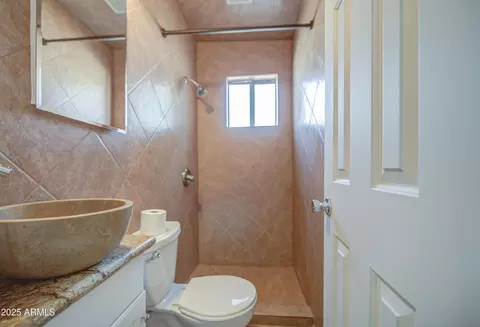 Bath - 4802 S 35th Dr, Phoenix, AZ 85041 photo 4 of 5