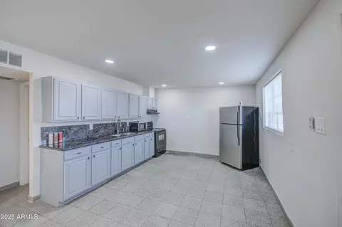 Kitchen - 4802 S 35th Dr, Phoenix, AZ 85041 photo 1 of 3