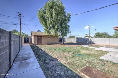 Exterior - 4802 S 35th Dr, Phoenix, AZ 85041 photo 6 of 7