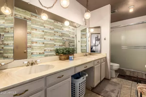 Bath - 6813 N 29th Ave, Phoenix, AZ 85017 photo 1 of 2