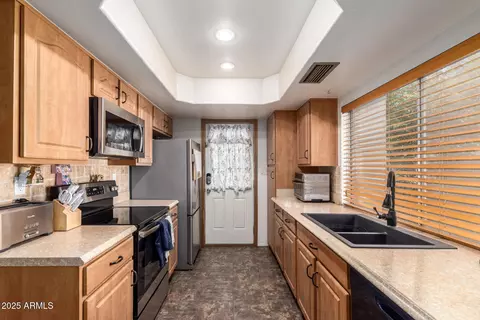 Kitchen - 6813 N 29th Ave, Phoenix, AZ 85017 photo 1 of 2