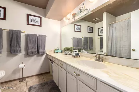 Bath - 6813 N 29th Ave, Phoenix, AZ 85017 photo 2 of 2