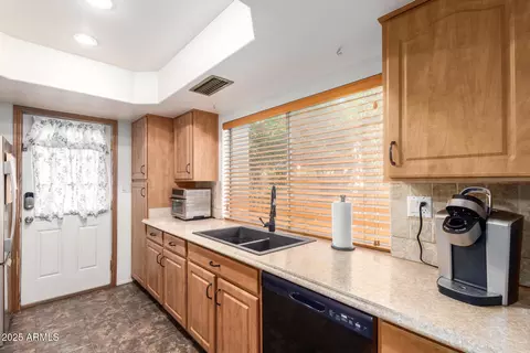 Kitchen - 6813 N 29th Ave, Phoenix, AZ 85017 photo 2 of 2