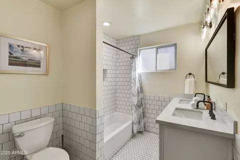 Bath - 1735 W Mitchell Dr, Phoenix, AZ 85015 photo 3 of 3