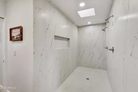 Bath - 1735 W Mitchell Dr, Phoenix, AZ 85015 photo 2 of 3
