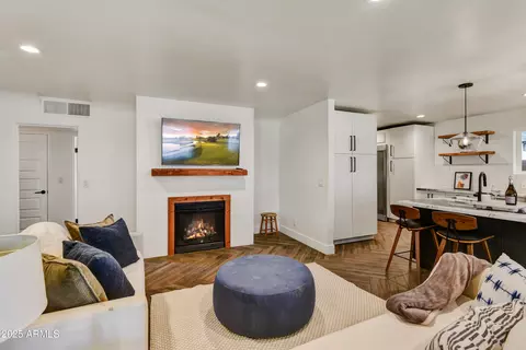 Living - 1735 W Mitchell Dr, Phoenix, AZ 85015 photo 2 of 2