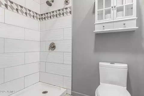 Bath - 7552 Elena Cir, Mesa, AZ 85208 photo 2 of 4