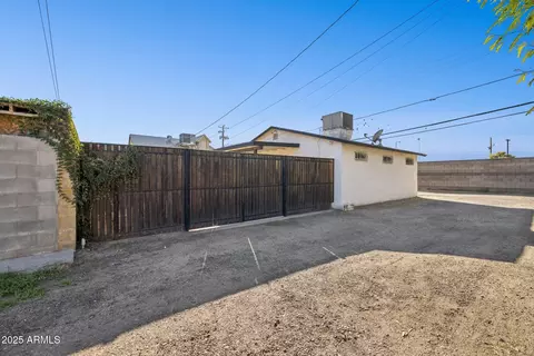 Exterior - 1614 E Roma Ave, Phoenix, AZ 85016 photo 3 of 10