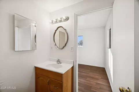 Bath - 1614 E Roma Ave, Phoenix, AZ 85016 photo 2 of 5