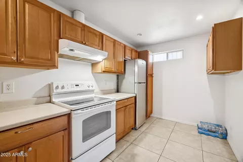 Kitchen - 1614 E Roma Ave, Phoenix, AZ 85016 photo 5 of 5