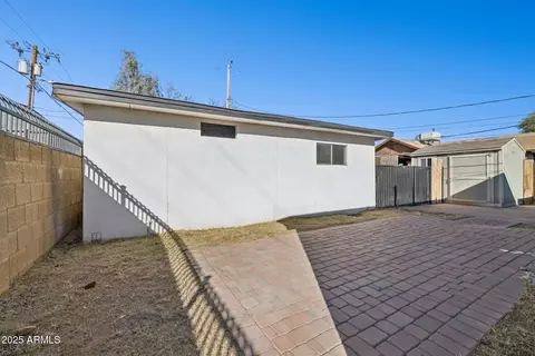 Exterior - 1614 E Roma Ave, Phoenix, AZ 85016 photo 7 of 10