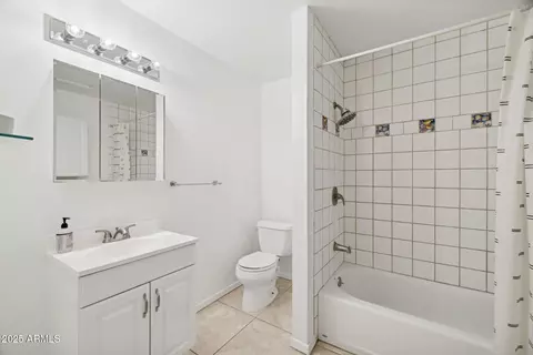 Bath - 1614 E Roma Ave, Phoenix, AZ 85016 photo 4 of 5
