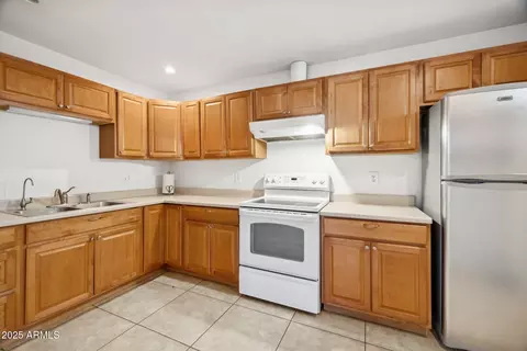 Kitchen - 1614 E Roma Ave, Phoenix, AZ 85016 photo 4 of 5