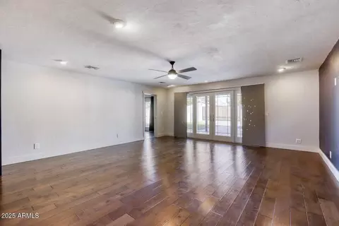Living - 2548 E Turney Ave, Phoenix, AZ 85016 photo 3 of 3