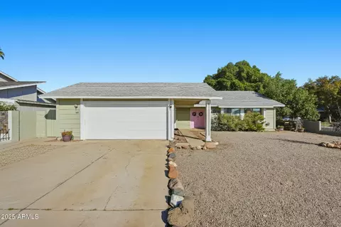 4128 W Gelding Dr, Phoenix, AZ 85053