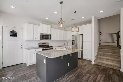 Kitchen - 10439 E Naranja Ave, Mesa, AZ 85209 photo 3 of 7