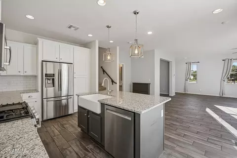 Kitchen - 10439 E Naranja Ave, Mesa, AZ 85209 photo 5 of 7