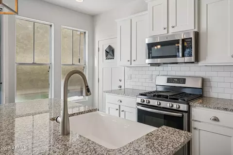 Kitchen - 10439 E Naranja Ave, Mesa, AZ 85209 photo 7 of 7