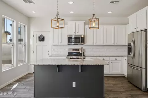 Kitchen - 10439 E Naranja Ave, Mesa, AZ 85209 photo 2 of 7