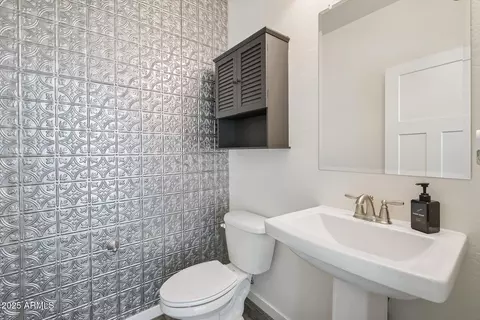 Bath - 10439 E Naranja Ave, Mesa, AZ 85209 photo 1 of 4