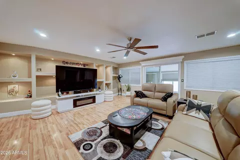 10252 N 105th Dr, Sun City, AZ 85351