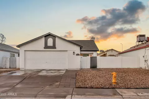 8830 W Saint John Rd, Peoria, AZ 85382