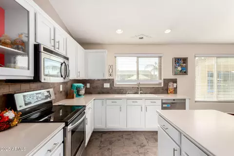 Kitchen - 10217 E Posada Ave, Mesa, AZ 85212 photo 4 of 4