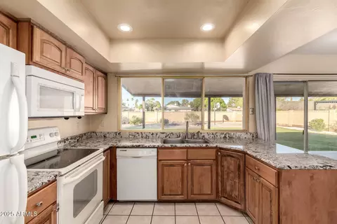 Kitchen - 1046 E Carmen St, Tempe, AZ 85283 photo 2 of 3