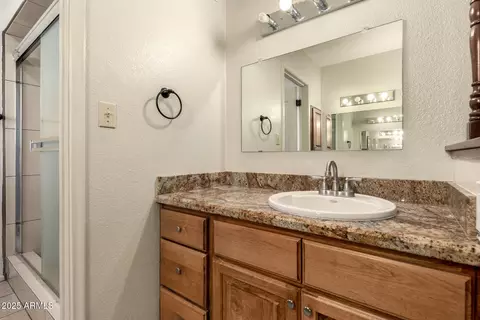 Bath - 1046 E Carmen St, Tempe, AZ 85283 photo 2 of 4