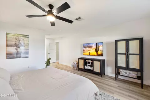 Bedroom - 4015 E Catalina Dr, Phoenix, AZ 85018 photo 3 of 6