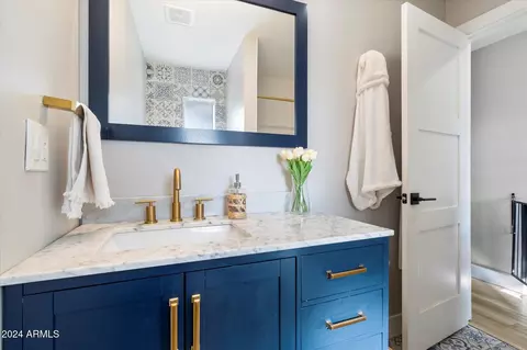 Bath - 4015 E Catalina Dr, Phoenix, AZ 85018 photo 3 of 3