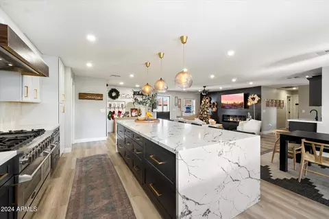 Kitchen - 4015 E Catalina Dr, Phoenix, AZ 85018 photo 4 of 4