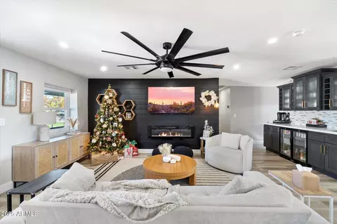 Living - 4015 E Catalina Dr, Phoenix, AZ 85018 photo 2 of 3